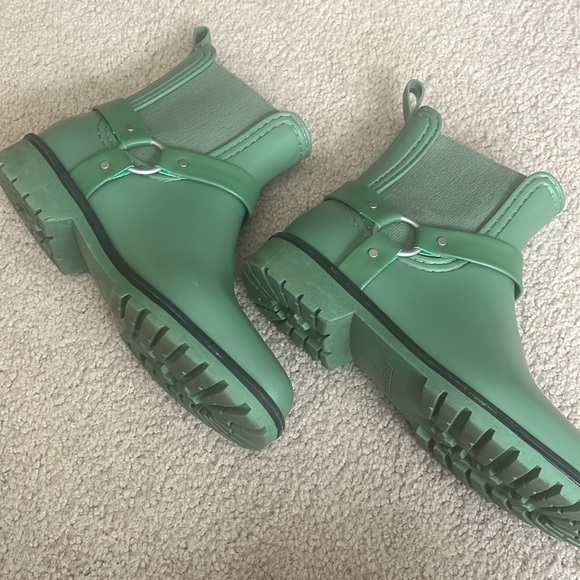 Bernardo Shoes - “Bernardo Zoe Rain Boots size 8”